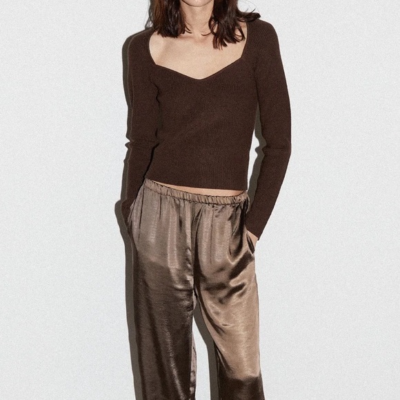 Sweetheart Neckline Top - Picture 4 of 6